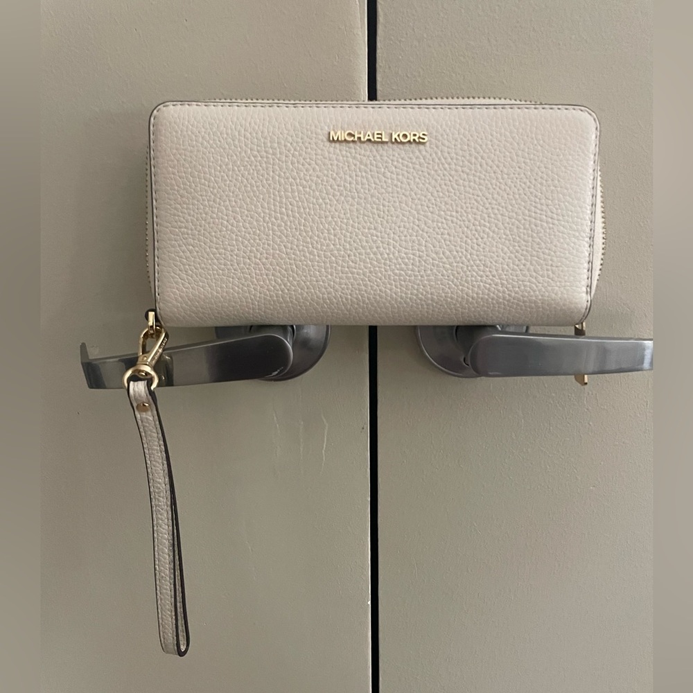 White Michael Kors Wristlet Wallet